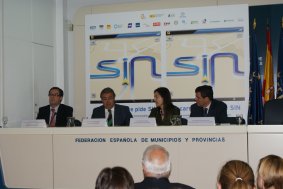 El Presidente de la Comisión de Circulación del Congreso, el Presidente de la FEMP, la Directora General de Tráfico y el Director General de Cerveceros de España.