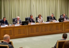 Mesa redonda sobre gerstión eficiente y reforma de la Administración Local