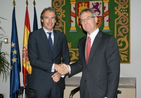 Íñigo de la Serna y Arsenio Olmo firmaron el convenio