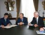 Angel Fernández, José Torres Hurtado y Carlos Espinosa, tras la firma del convenio.