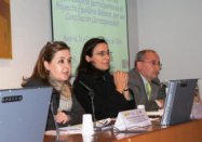 La Directora de Políticas Locales de la FEMP, en primer término, con la Directora del Instituto de la Mujer y el Subdirector de Estudios y Cooperación de este Instituto.