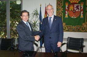 El Secretario General de la FEMP junto al Presidente-Decano del Colegio Oficial de Ingenieros de Telecomunicación.