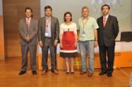 Elena Espinosa con los representantes de los municipios premiados